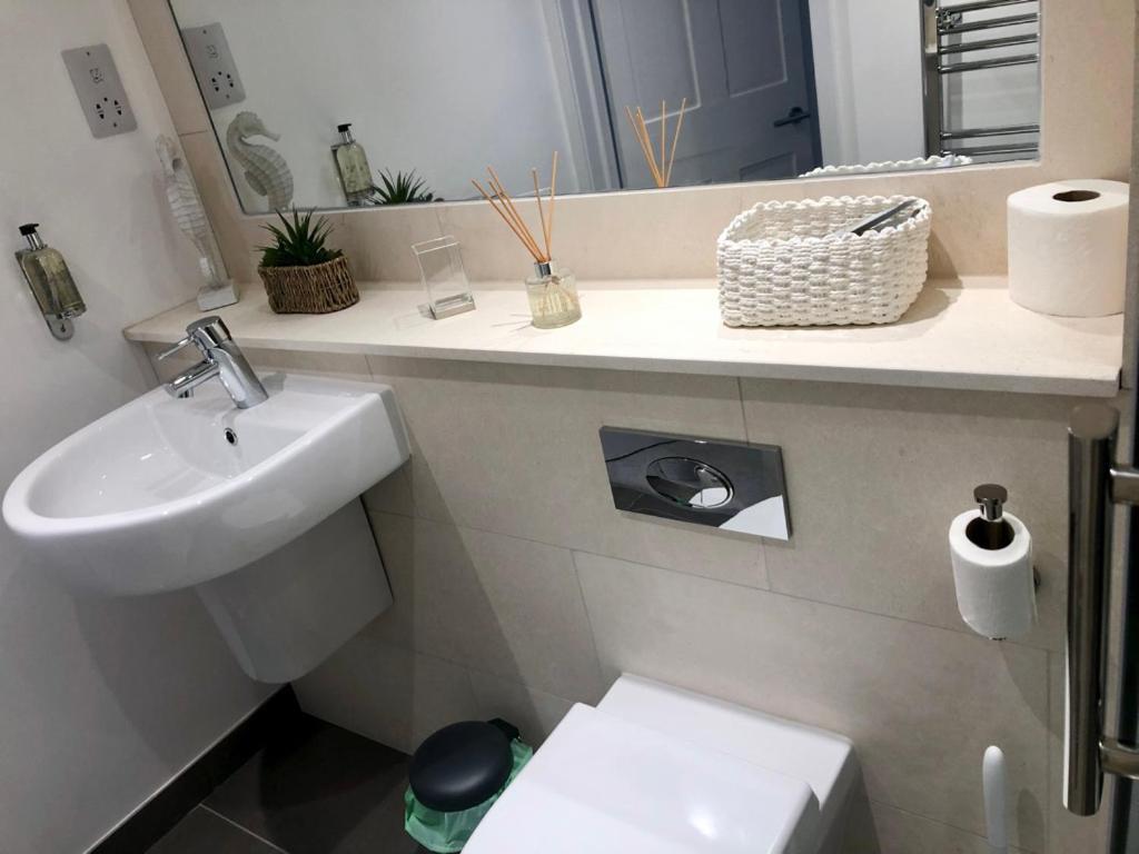 Ideally Located 2 Bedroom Luxury Apartment Bath Exterior foto